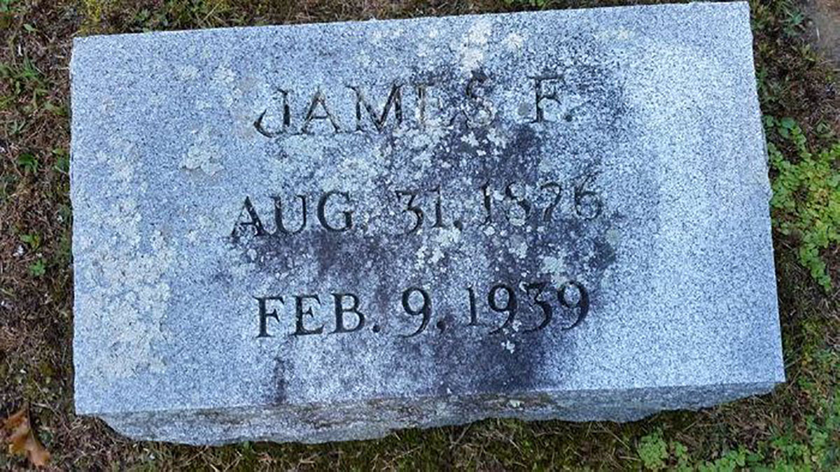 Photo of headstones/James Finlay MacLennan Headstone, Oak Hill Cemetery, Bellows Falls, Windham County, Vermont, USA